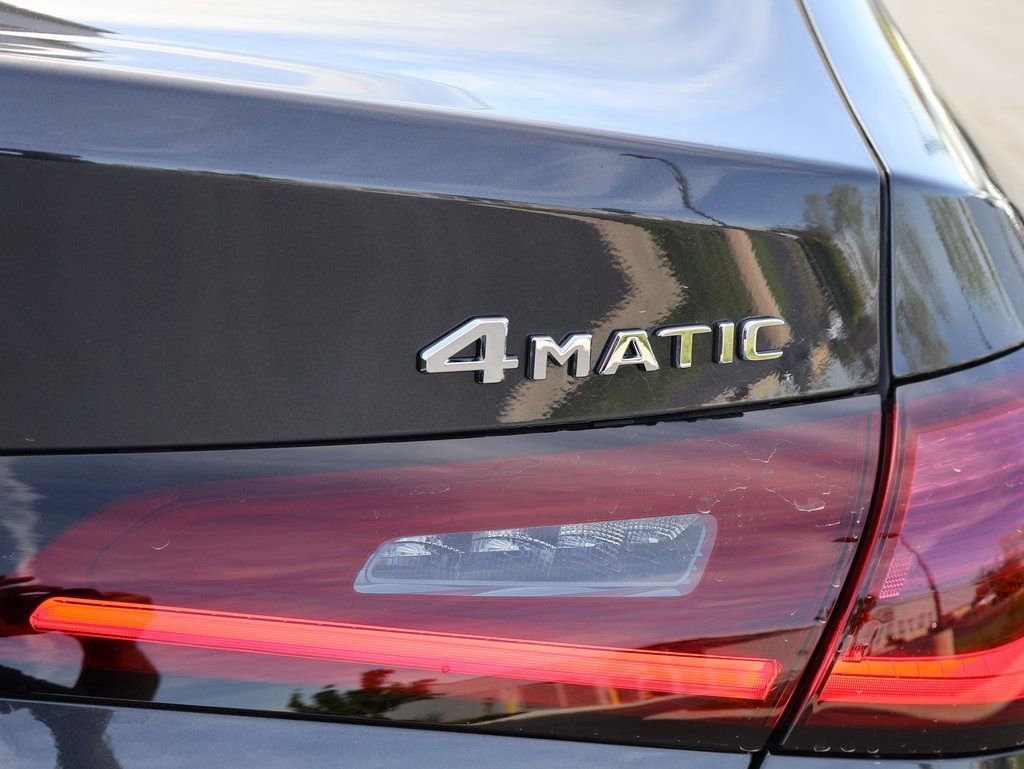 Used 2025 Mercedes-Benz GLC 300 4MATIC image 10
