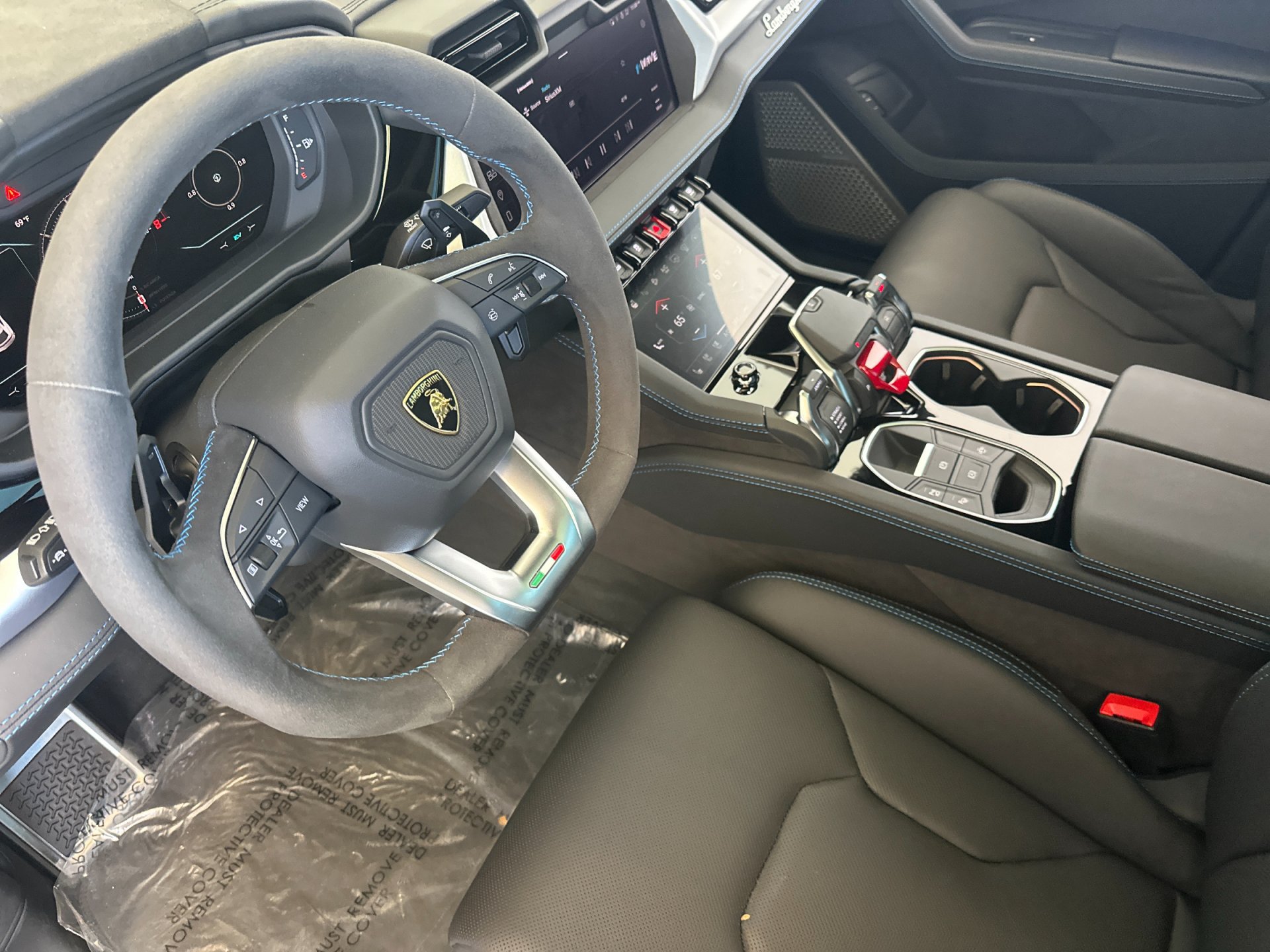 Used 2025 Lamborghini Urus SE AWD/4WD image 14