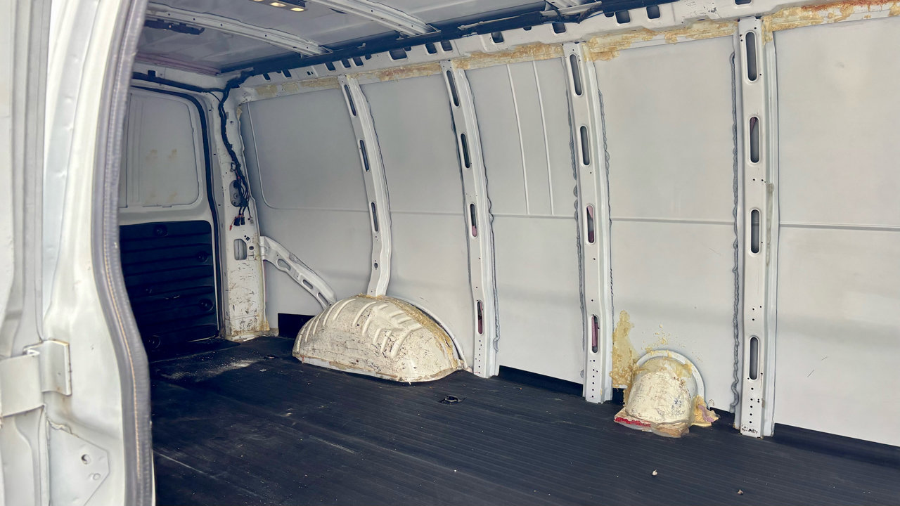 Used 2017 Chevrolet Express 3500 Extended image 12