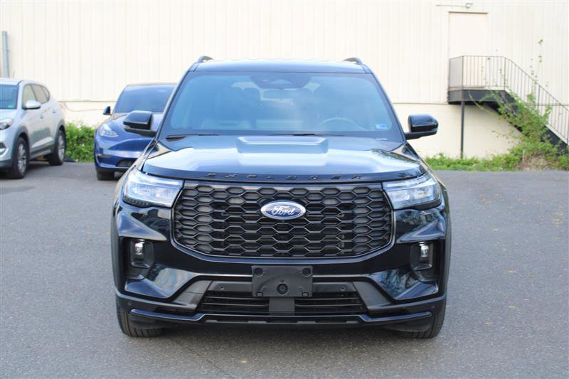 Used 2025 Ford Explorer ST-Line AWD/4WD image 3