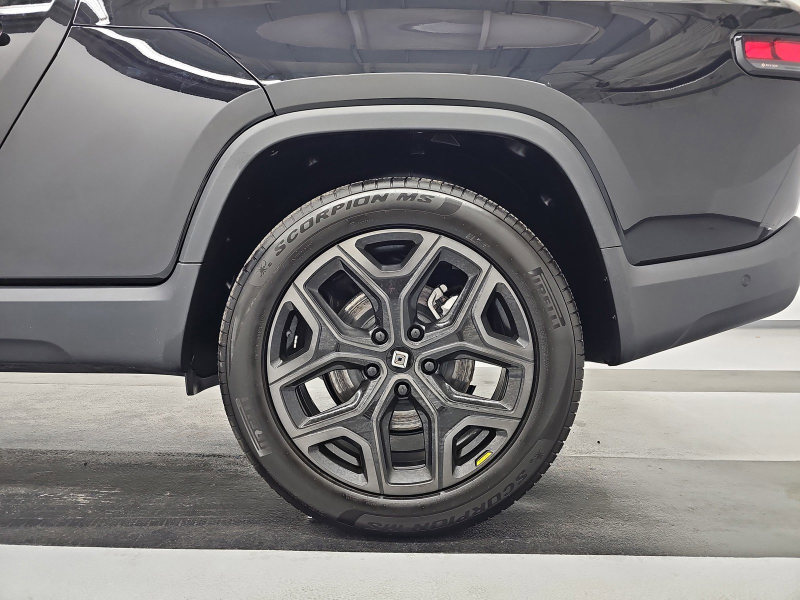 Used 2025 Rivian R1T Adventure image 10