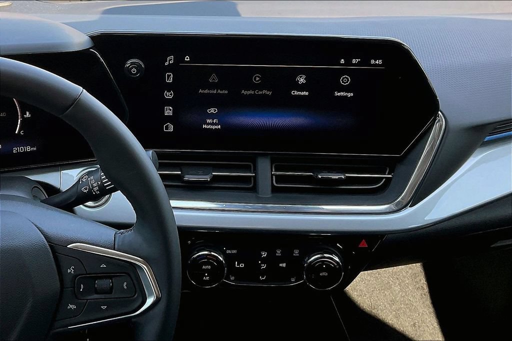Used 2025 Chevrolet Trax LT w/ Sunroof Package FWD image 13