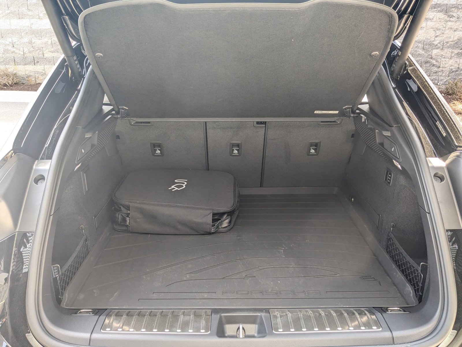 Used 2025 Porsche Macan Turbo Electric image 22