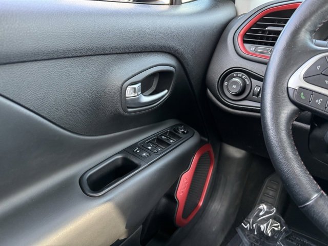 Used 2020 Jeep Renegade Trailhawk w/ Cold Weather Group image 30