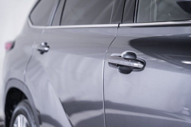 Used 2024 Toyota Highlander Platinum image 16