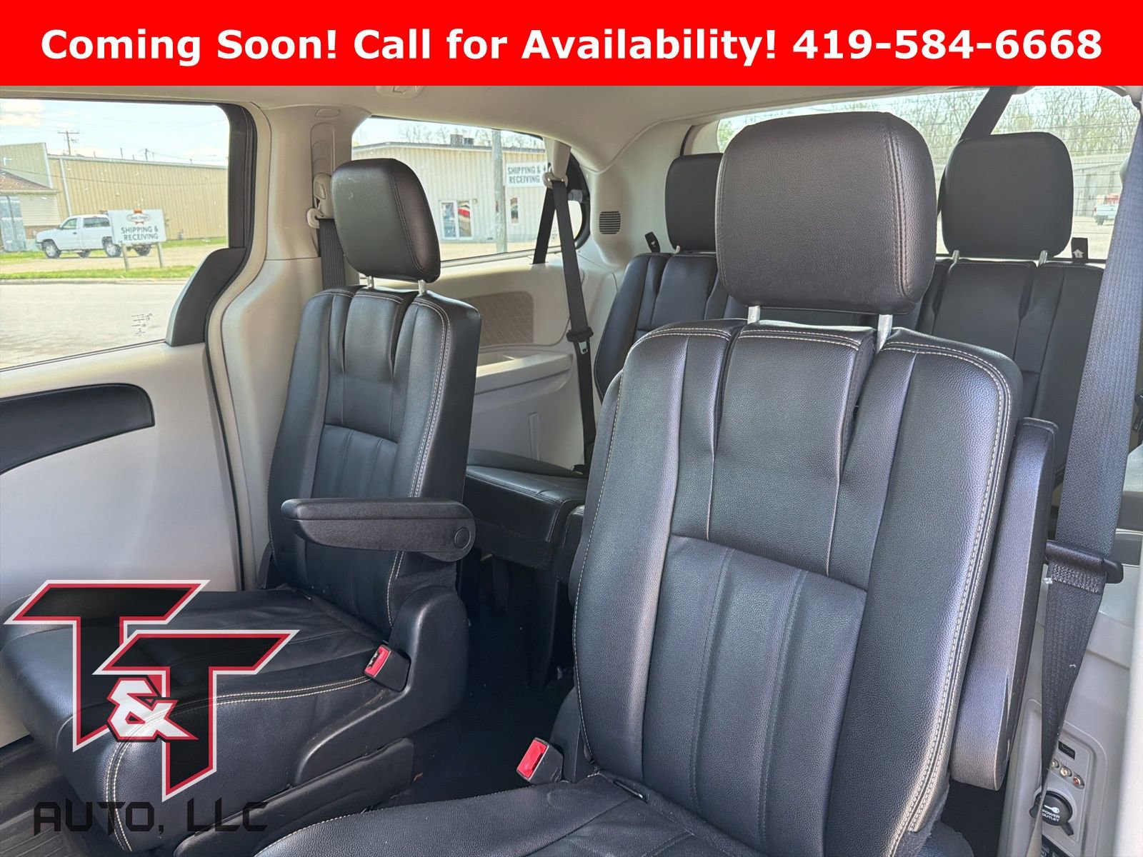 Used 2015 Chrysler Town & Country Touring image 6
