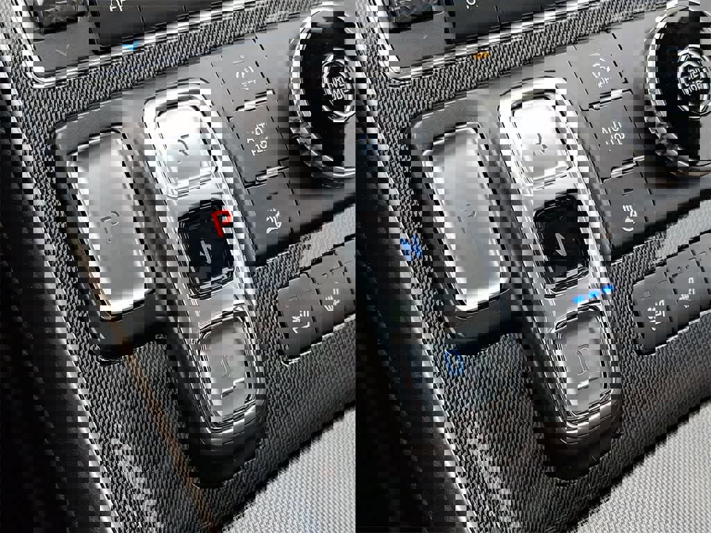 Used 2021 Hyundai Santa Fe Limited image 16