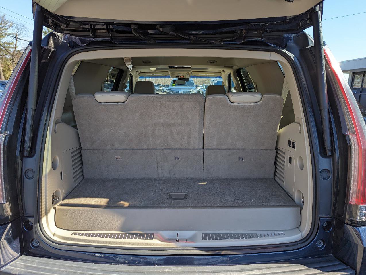 Used 2019 Cadillac Escalade Luxury w/ LPO, Radiant Package image 42