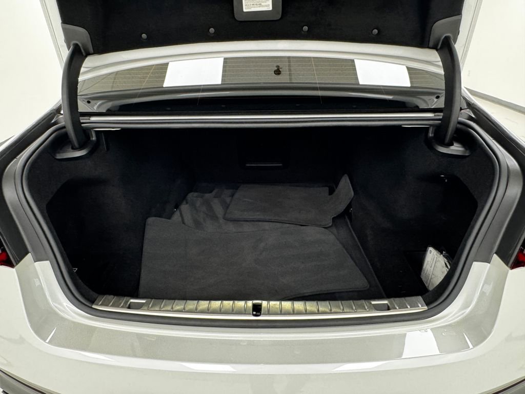 Used 2022 BMW 750i xDrive w/ Autobahn Package image 32