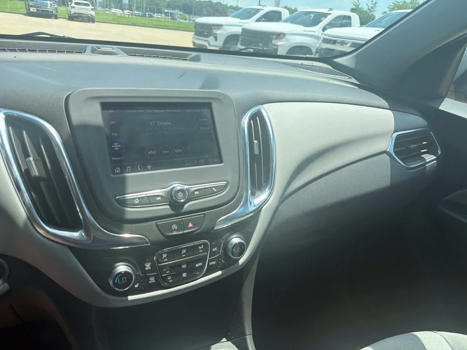 Used 2023 Chevrolet Equinox LT w/ Driver Convenience Package AWD/4WD image 20