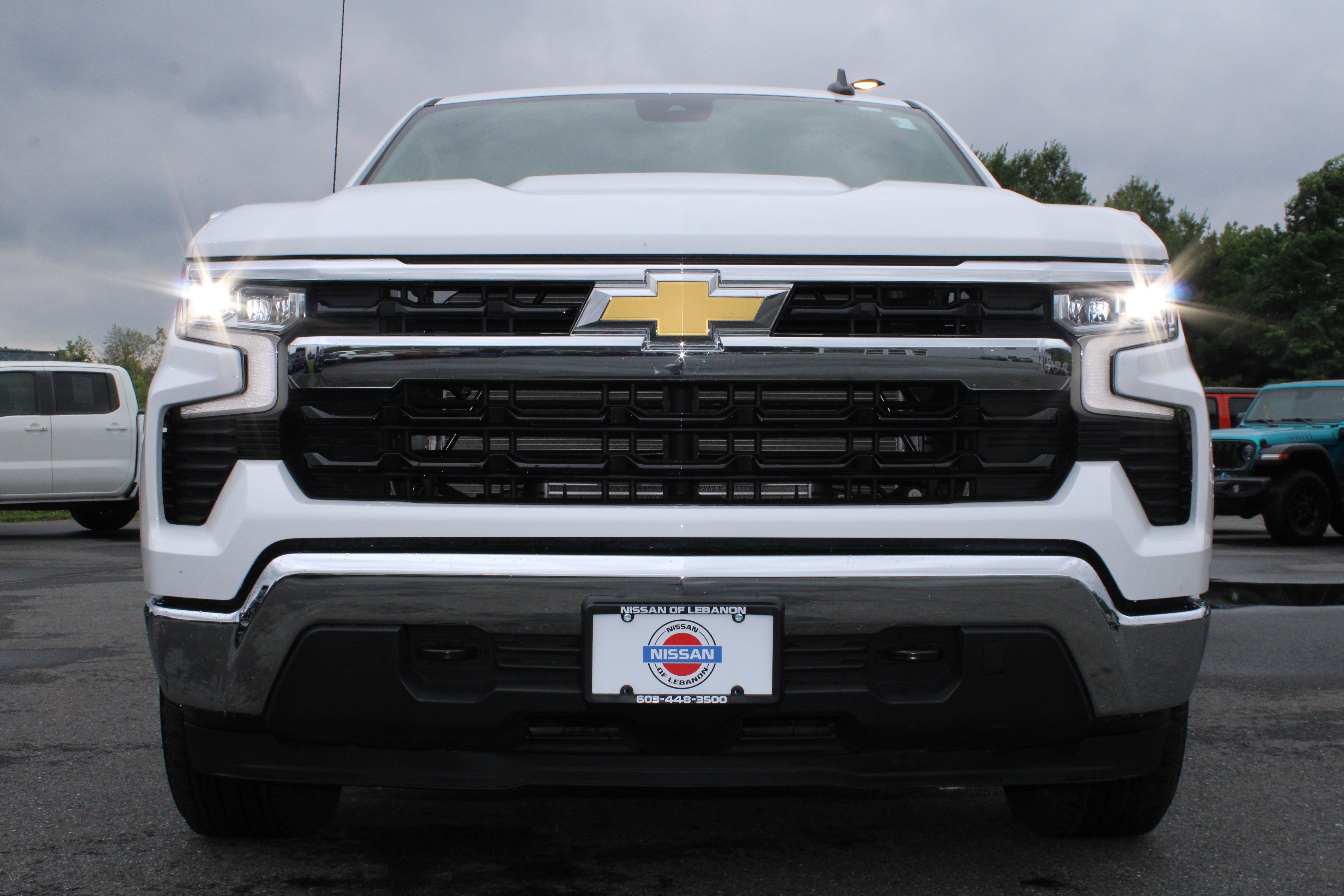 Used 2025 Chevrolet Silverado 1500 LT AWD/4WD image 3