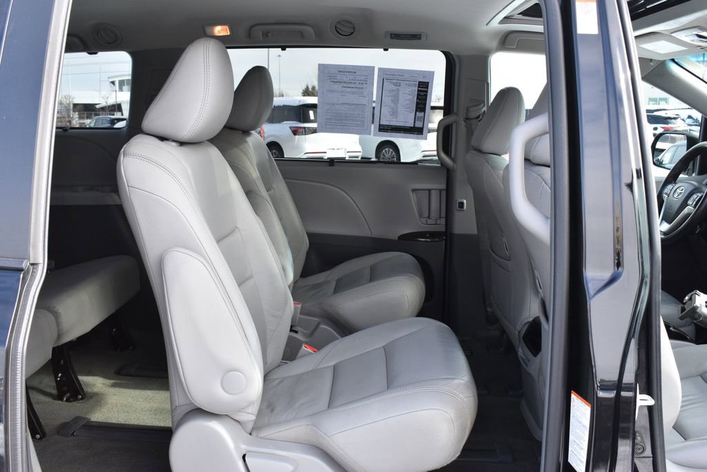 Used 2016 Toyota Sienna XLE image 27