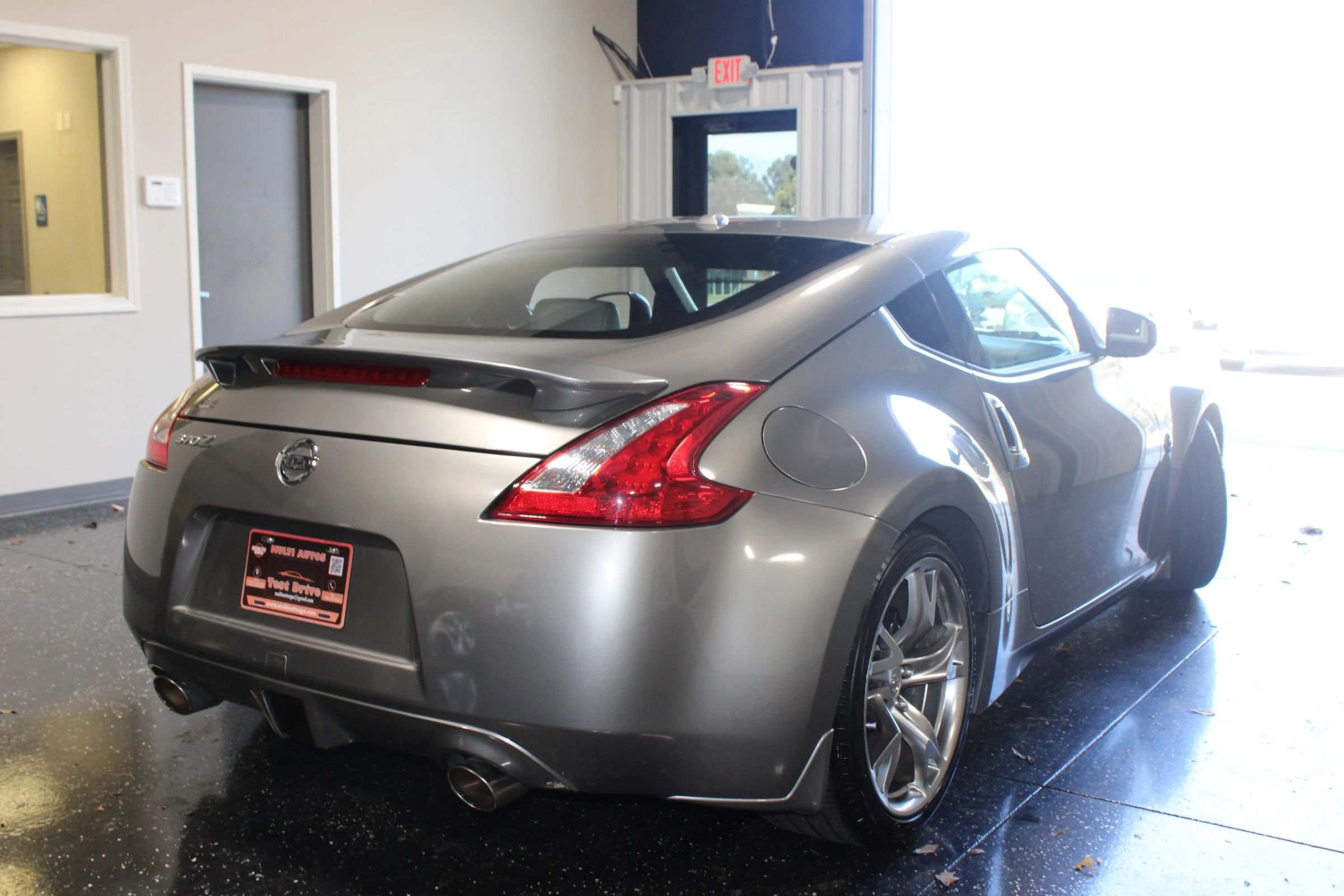 Used 2009 Nissan 370Z Touring w/ Sport Pkg image 2