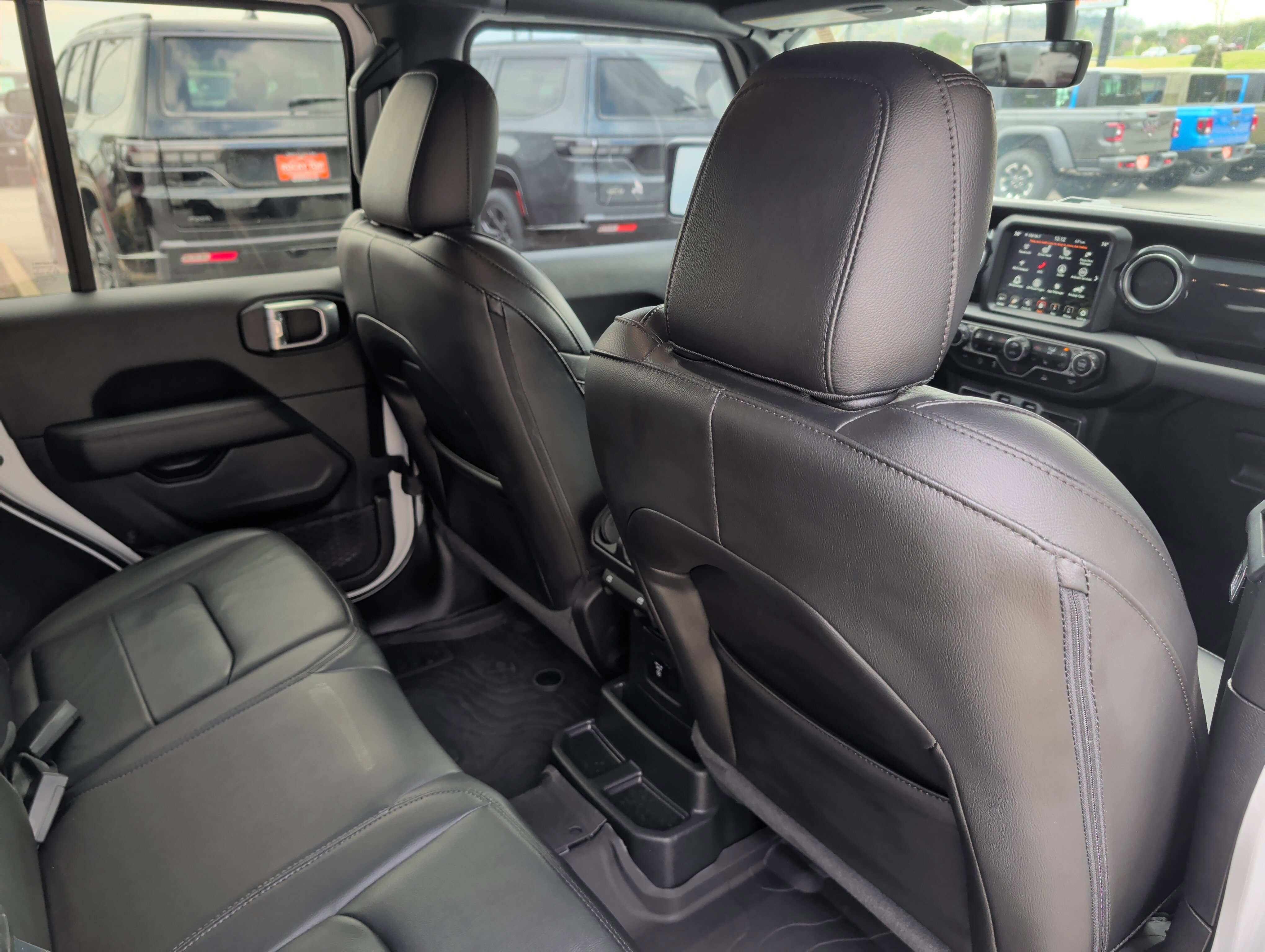 Used 2023 Jeep Wrangler Unlimited Sahara image 20