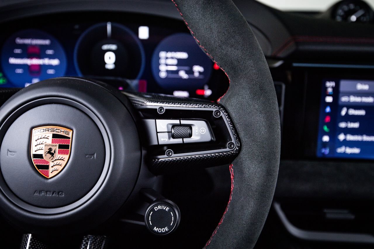 New 2026 Porsche Macan GTS Electric image 16