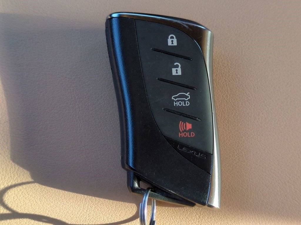 Used 2023 Lexus ES 300h w/ Premium Package image 30