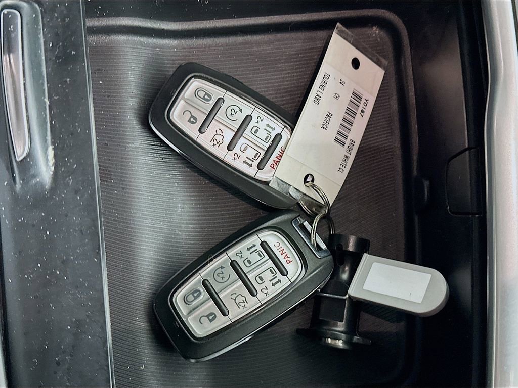 Used 2024 Chrysler Pacifica Touring-L AWD/4WD image 34