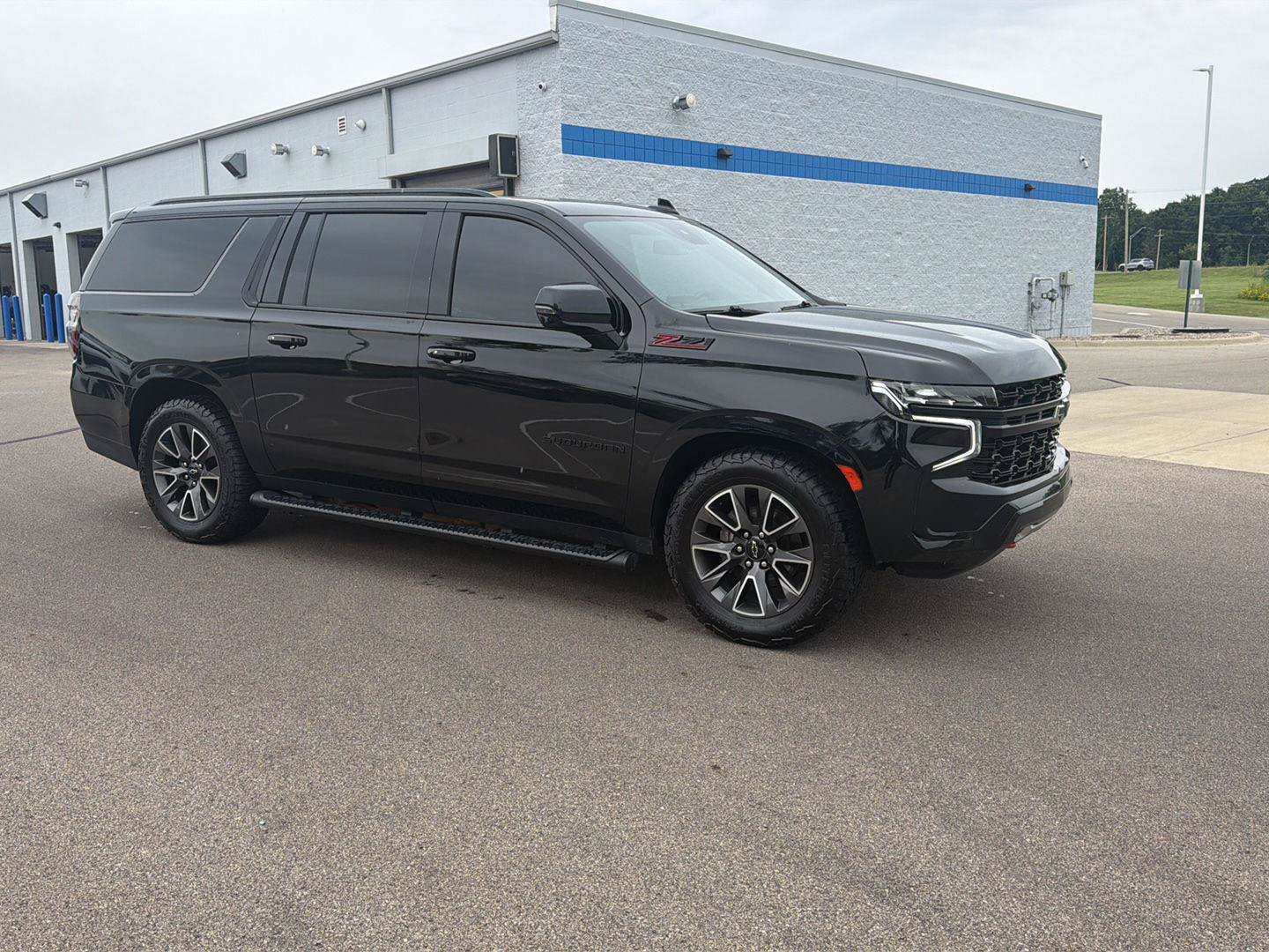 Used 2023 Chevrolet Suburban Z71 w/ Z71 Off-Road Package AWD/4WD image 7