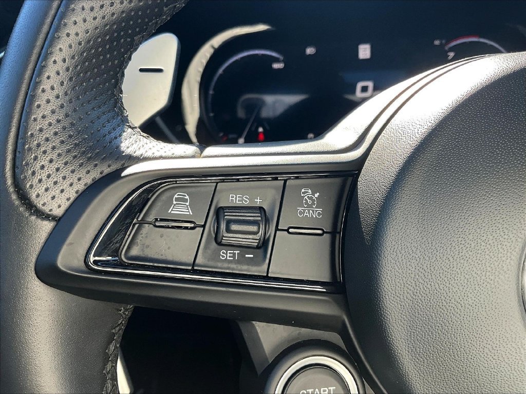 Used 2024 Alfa Romeo Giulia Veloce AWD/4WD image 11
