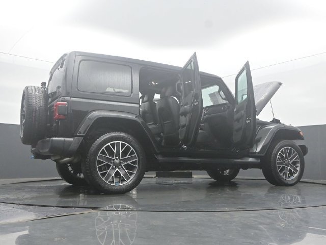 Used 2023 Jeep Wrangler Unlimited Sahara w/ Cold Weather Group AWD/4WD image 61
