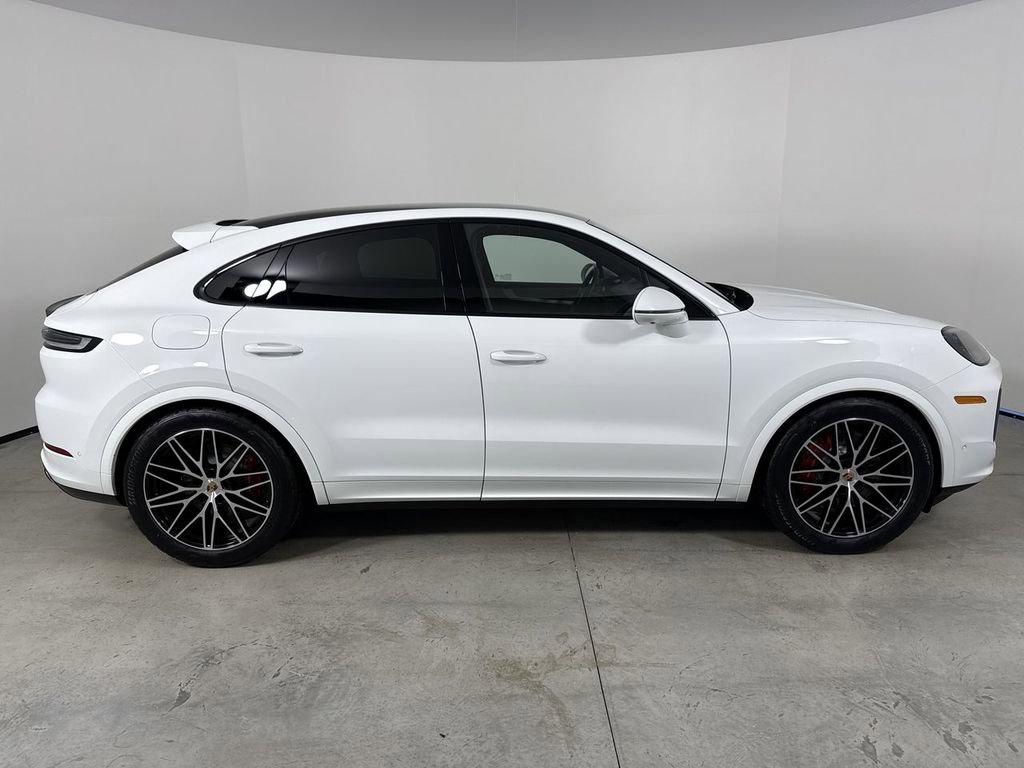 Certified 2025 Porsche Cayenne S AWD/4WD image 8