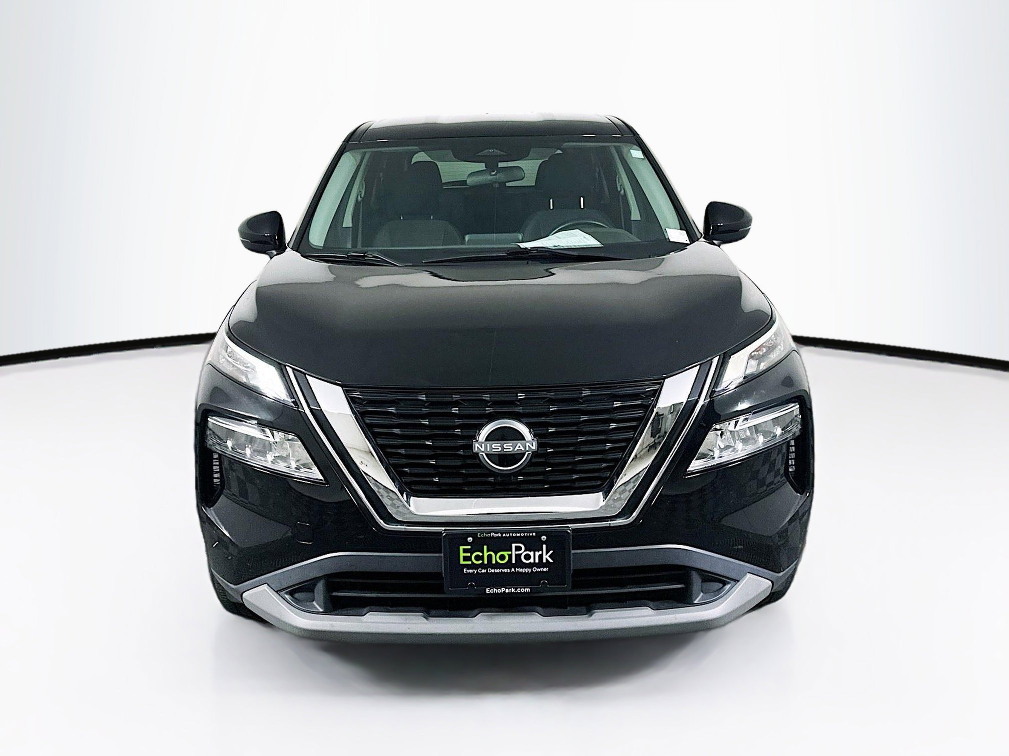 Used 2022 Nissan Rogue SV image 2