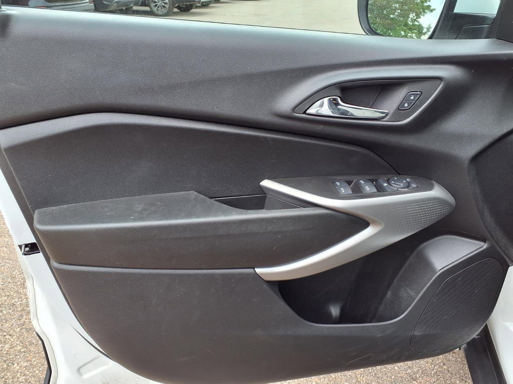 Used 2024 Chevrolet Trax LS w/ LS Convenience Package FWD image 17