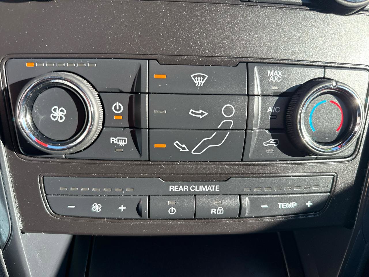 Used 2018 Ford Explorer XLT FWD image 20