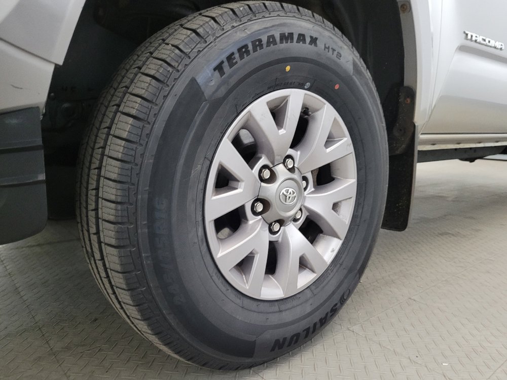 Used 2016 Toyota Tacoma SR5 AWD/4WD image 31