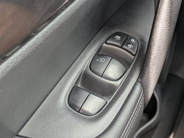 Used 2018 Nissan Rogue S FWD image 20
