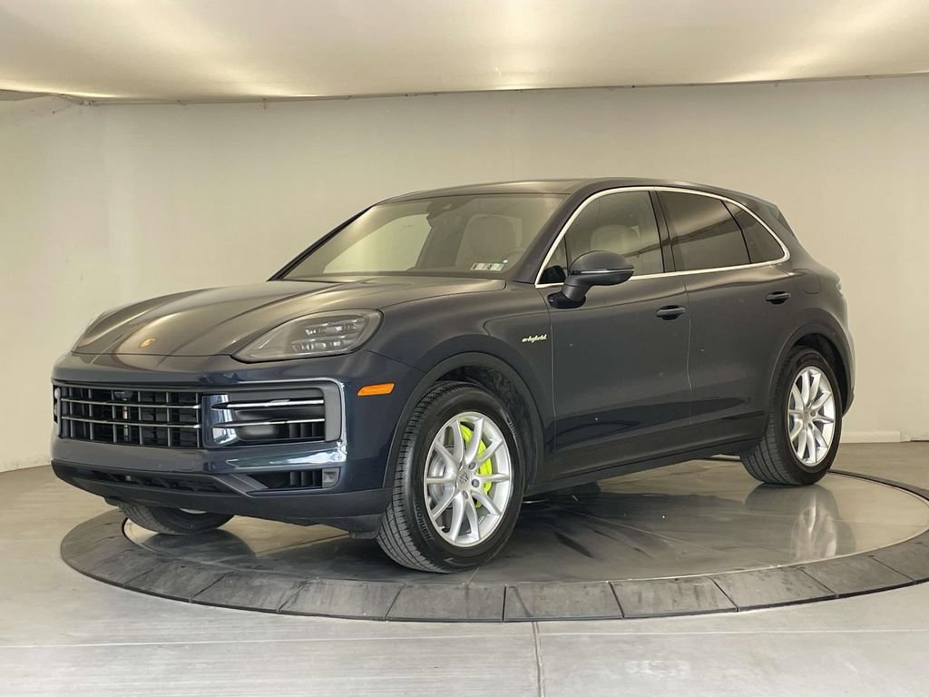 Certified 2024 Porsche Cayenne AWD/4WD image 1