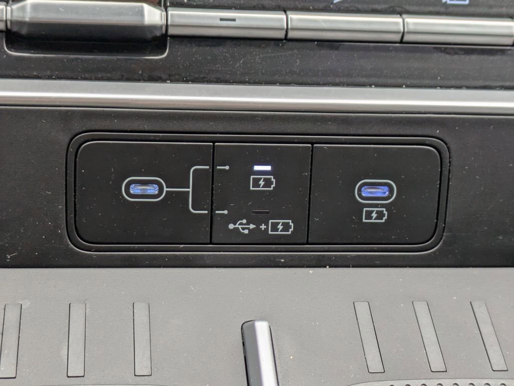 Used 2025 Hyundai Santa Fe SE image 22