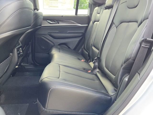 New 2025 Jeep Grand Cherokee Limited w/ Luxury Tech Group II image 19