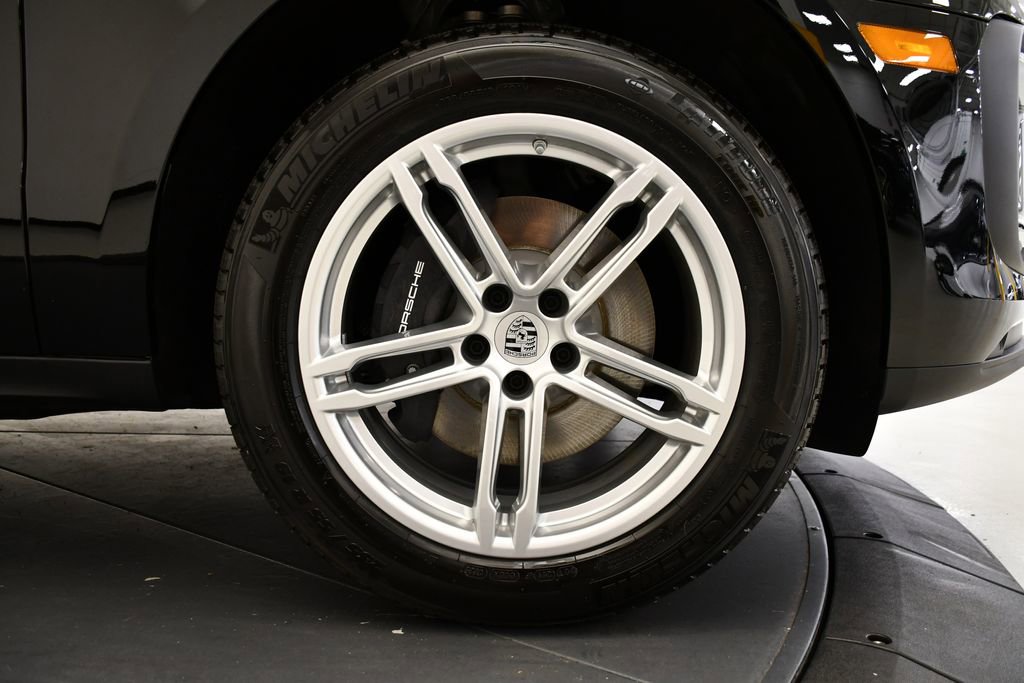 Certified 2025 Porsche Macan image 19