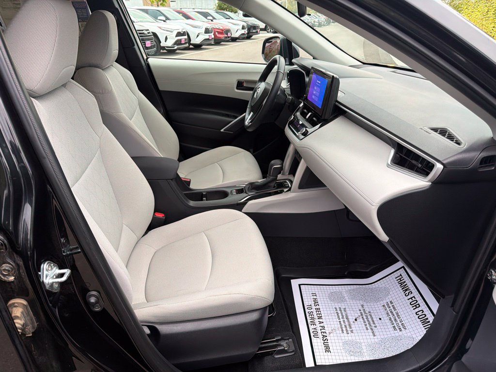 Used 2023 Toyota Corolla Cross LE AWD/4WD image 11