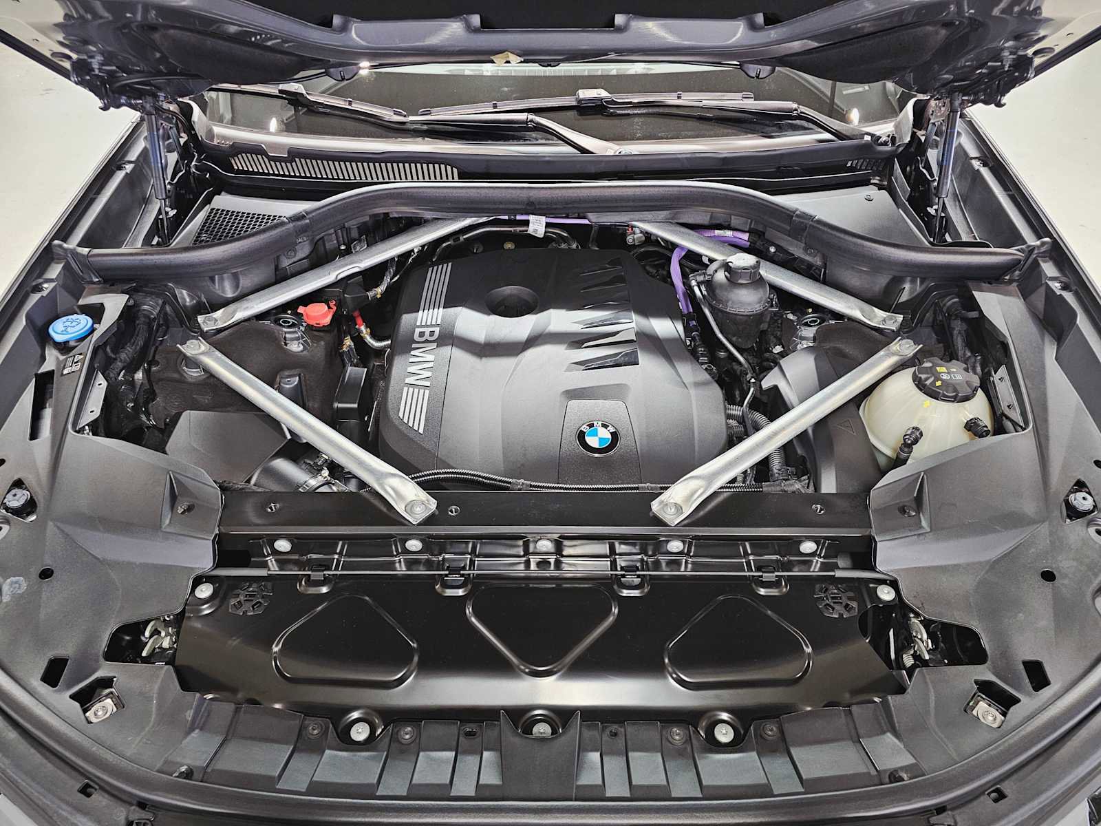 Used 2024 BMW X7 xDrive40i w/ M Sport Package image 9