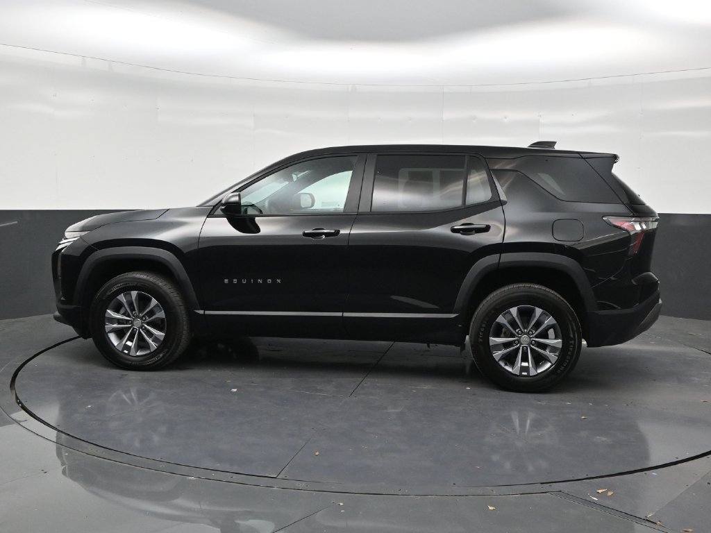 Used 2026 Chevrolet Equinox LT w/ Safety and Technology Package FWD image 2