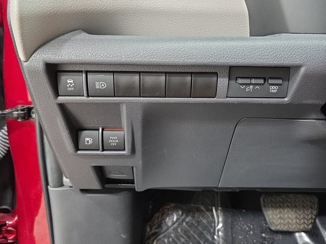 Certified 2023 Toyota Sienna LE FWD image 23
