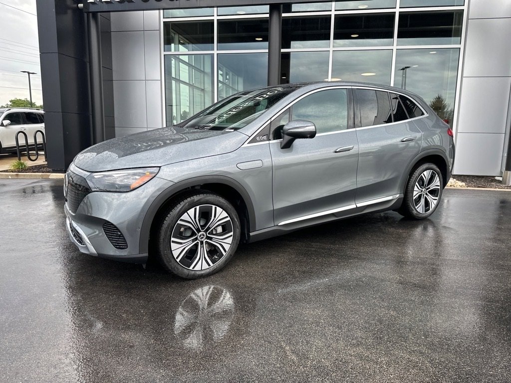 New 2026 Mercedes-Benz EQE 320 4MATIC SUV image 2