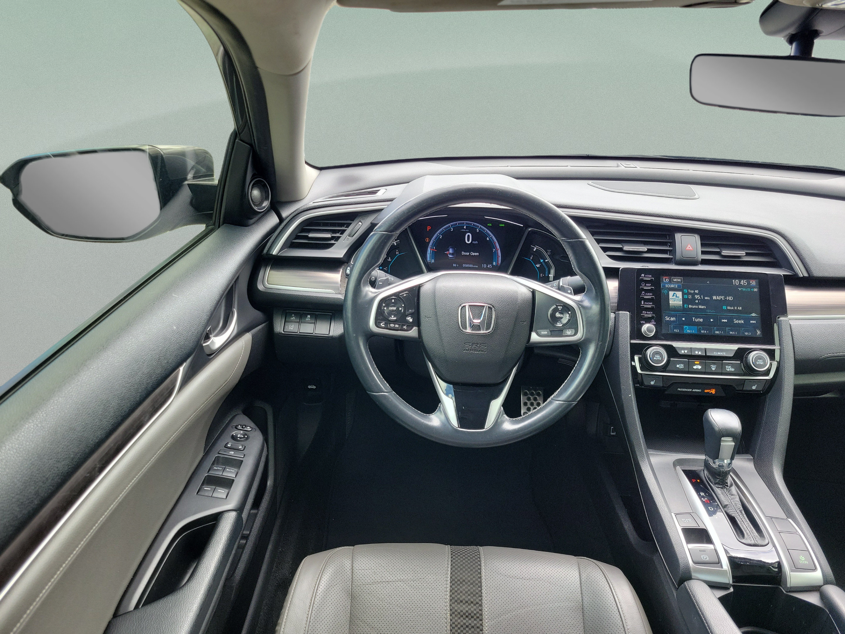 Used 2019 Honda Civic Touring image 10