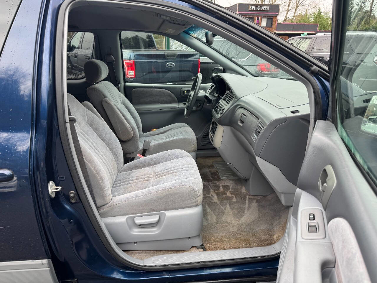 Used 2001 Toyota Sienna LE image 25
