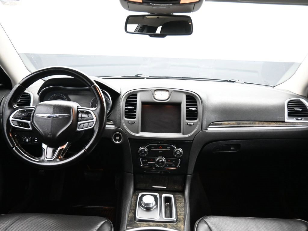 Used 2018 Chrysler 300 Limited image 36