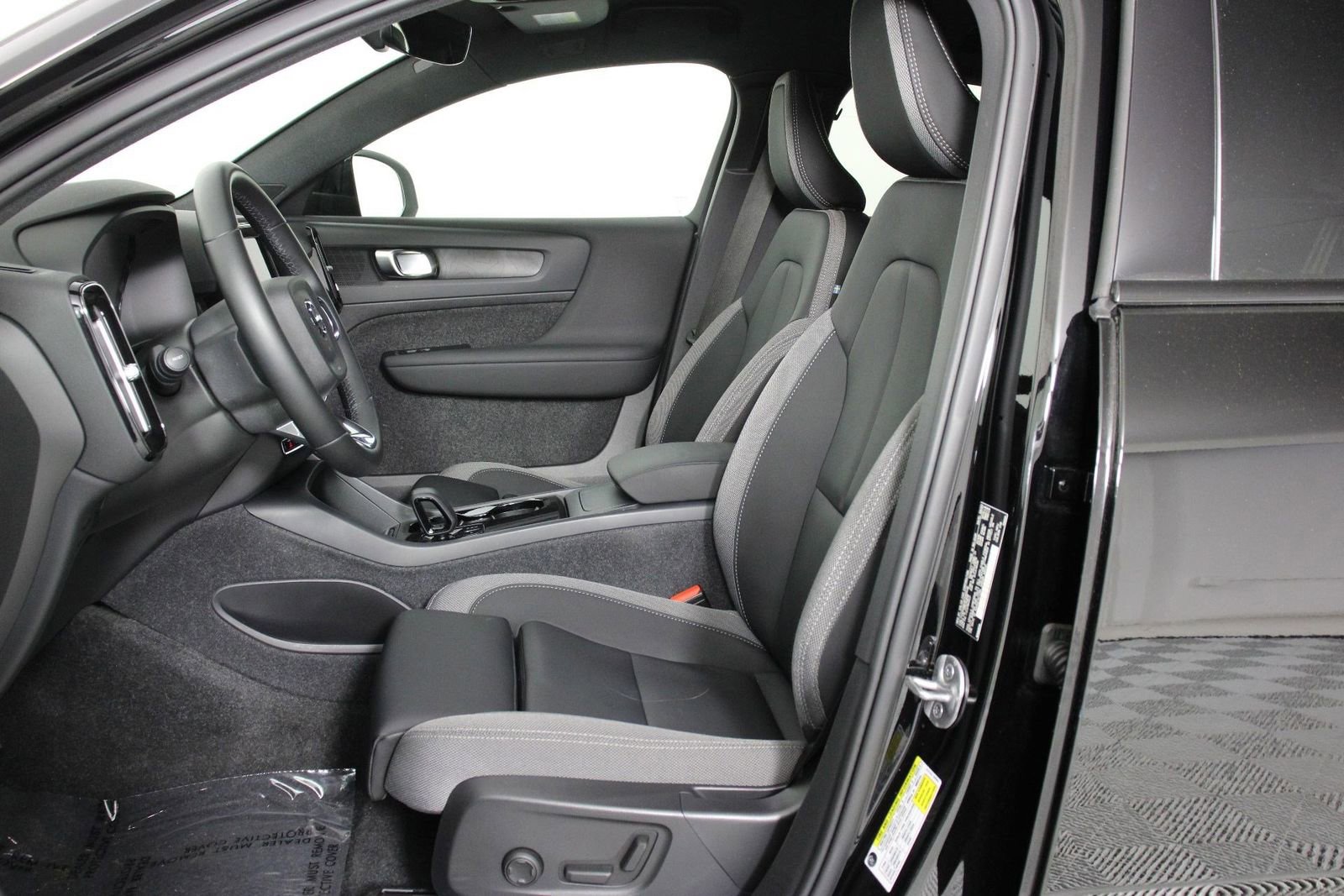 Certified 2023 Volvo C40 Recharge Core AWD/4WD image 29