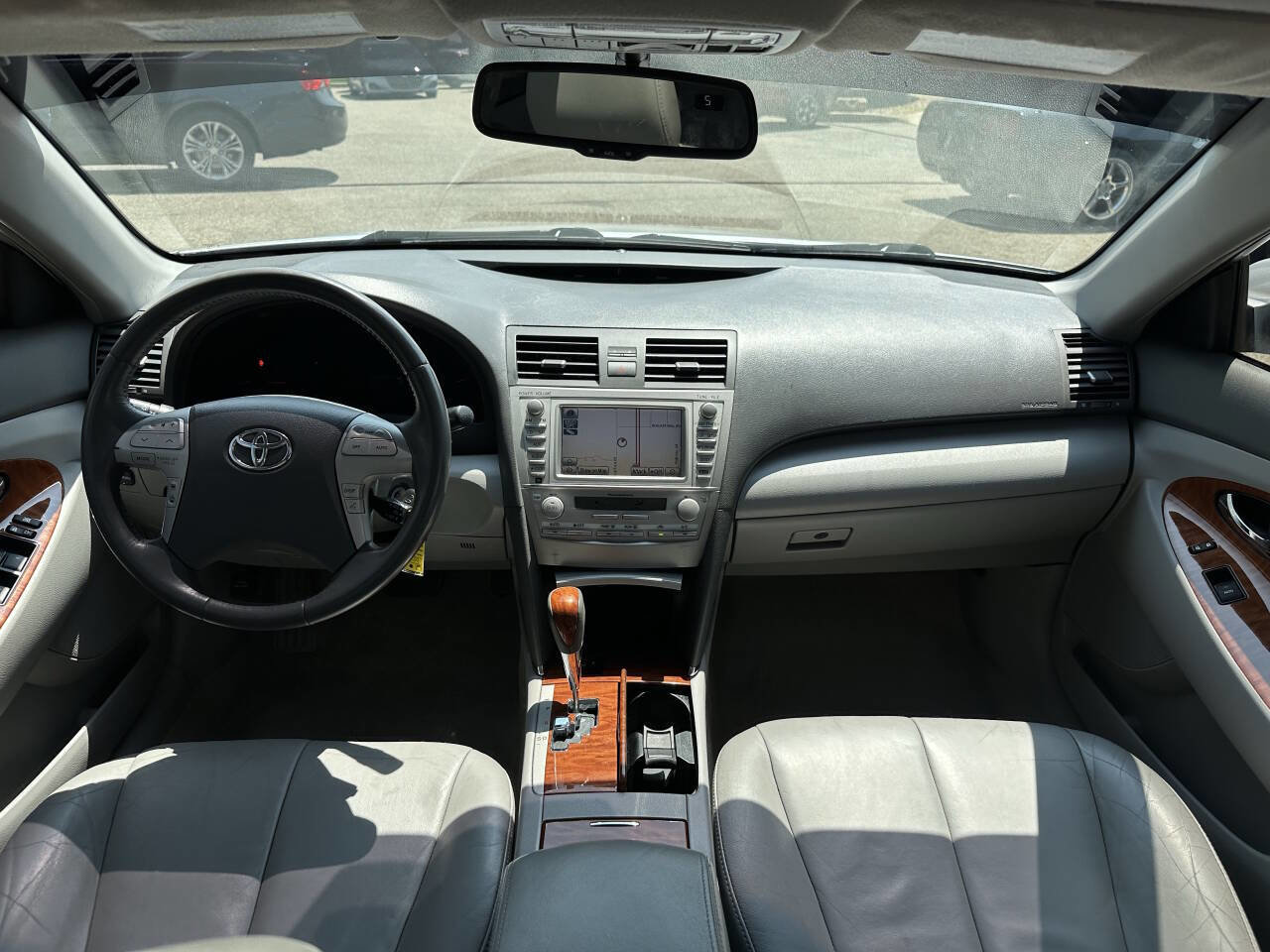 Used 2010 Toyota Camry LE FWD image 27
