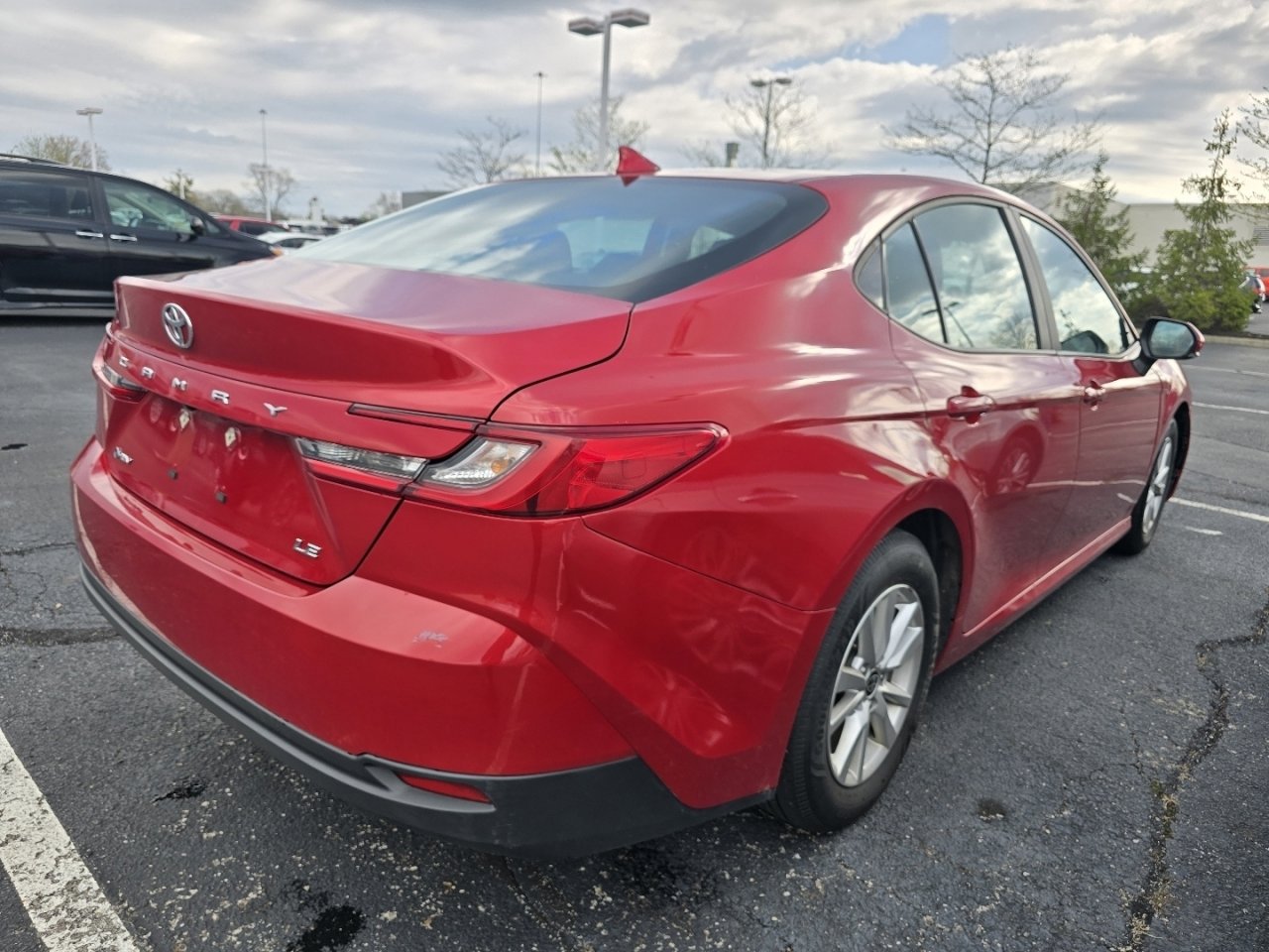 Used 2025 Toyota Camry LE image 7