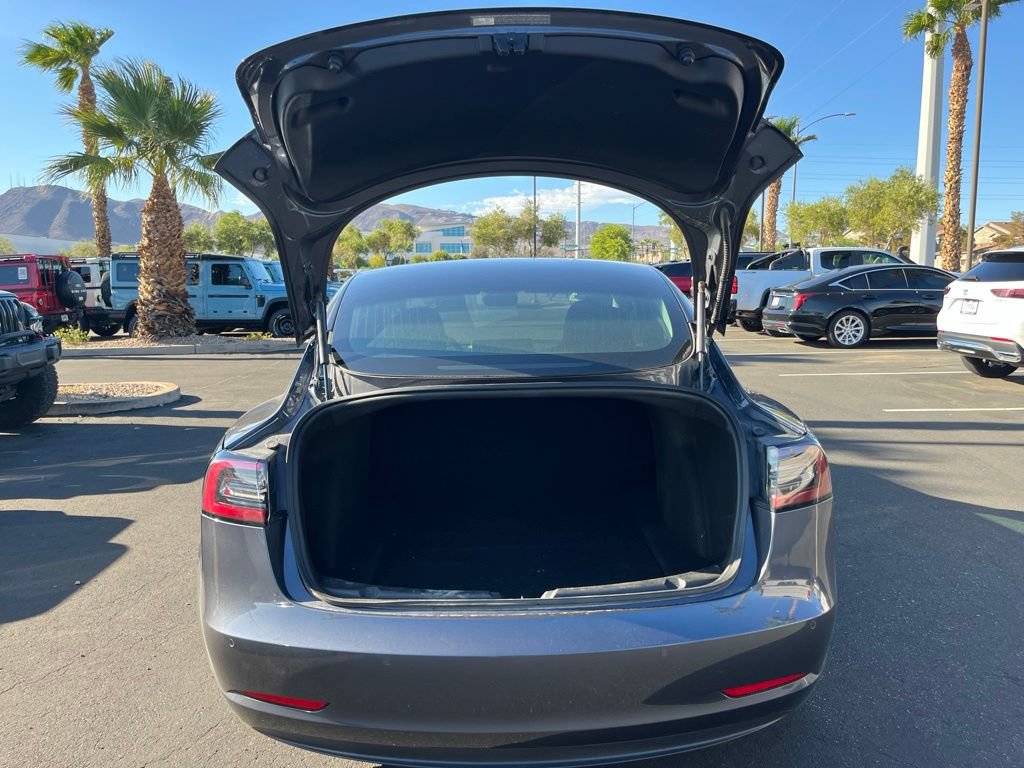 Used 2020 Tesla Model 3 Standard Range RWD image 8