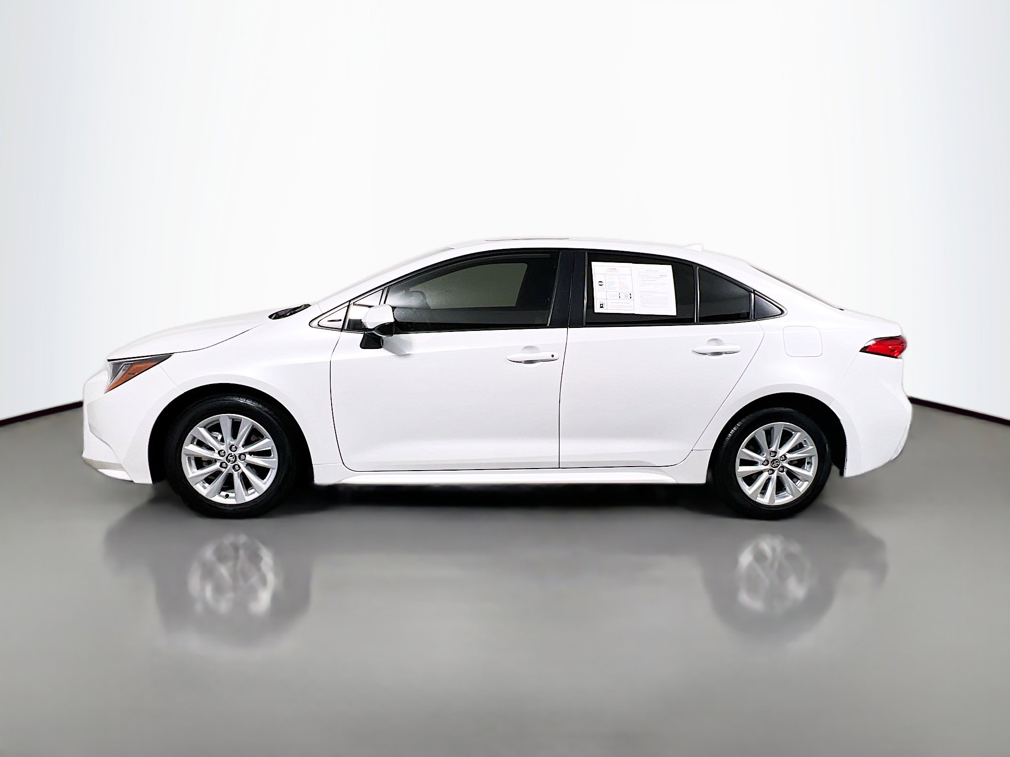 Used 2023 Toyota Corolla LE w/ LE Premium Package image 9