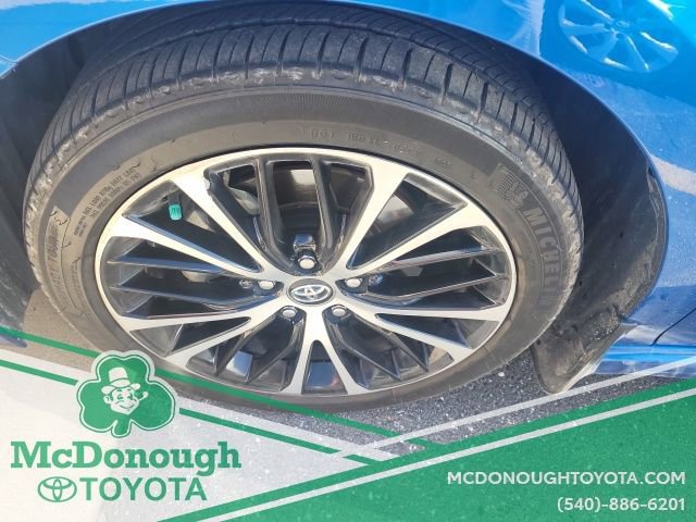 Used 2020 Toyota Camry SE w/ Sunroof Package image 11