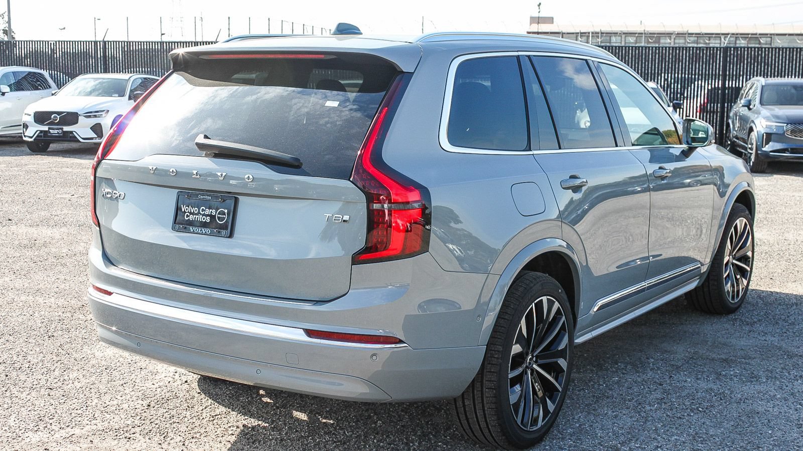 New 2026 Volvo XC90 T8 Plus w/ Protection Package Premier AWD/4WD image 6