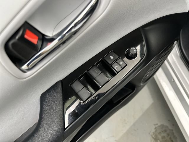 Used 2022 Toyota Prius LE AWD/4WD image 18